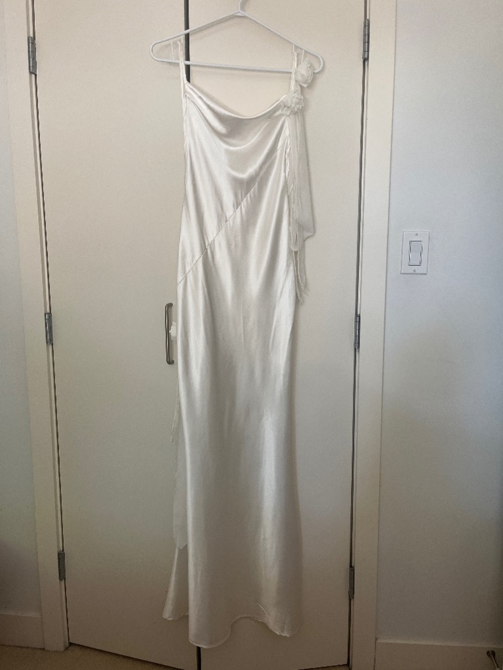 Stunning Low Back White Satin Dress with Roses